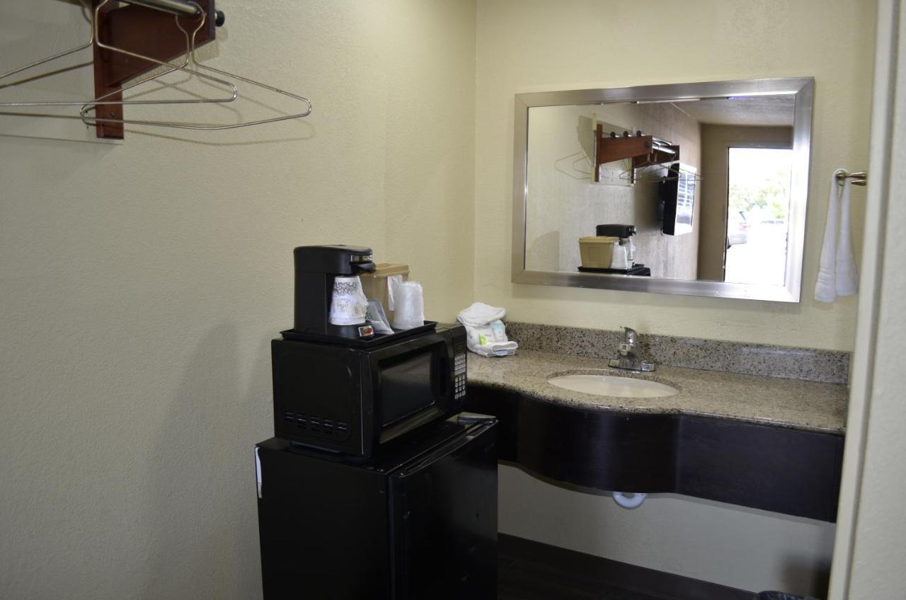 Budget Inn Williamsville Ngoại thất bức ảnh