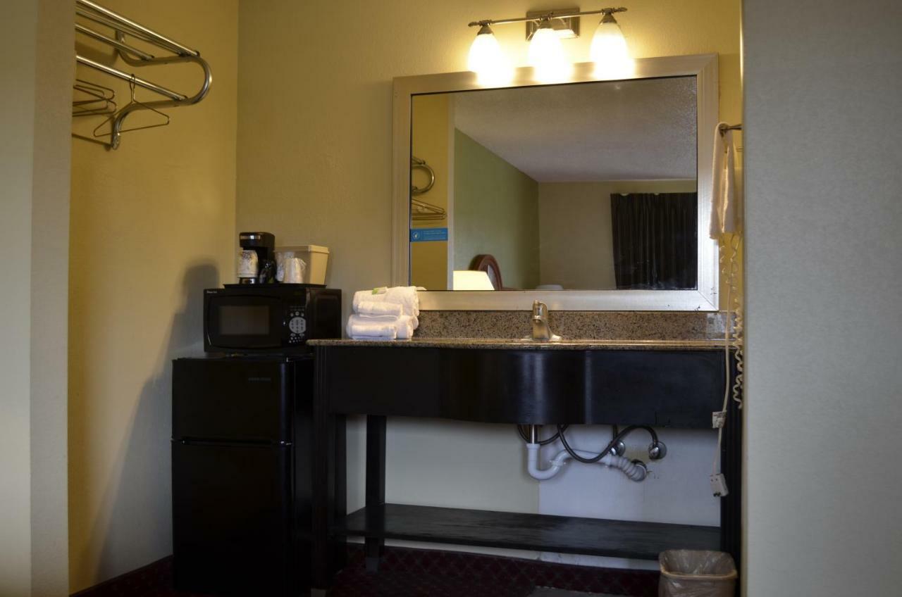 Budget Inn Williamsville Ngoại thất bức ảnh